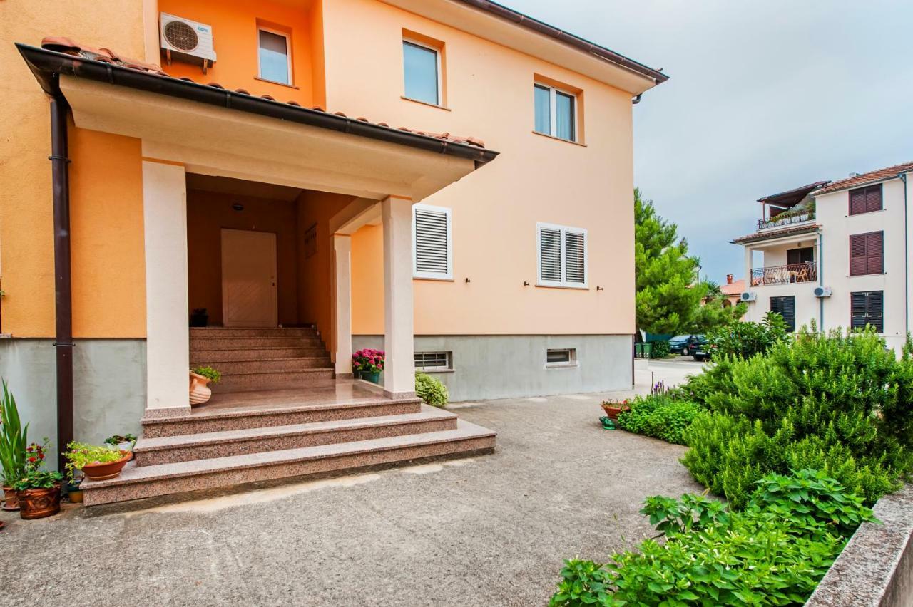 Apartman Sonata Ровин Екстериор снимка